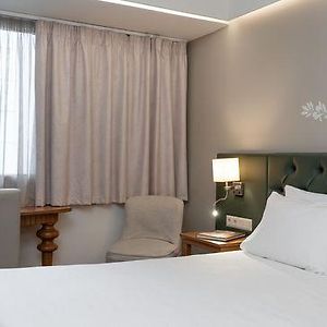 Superior Wheelchair Accessible Room
